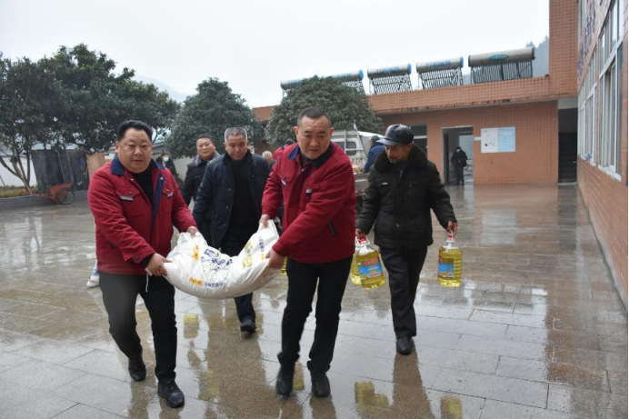 慰問茶(chá)店福利院老(lǎo)人