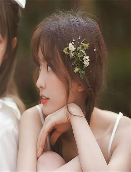 《灵契 第一季版》色彩运用独家解析永恒的：色调选择与情绪表达分析